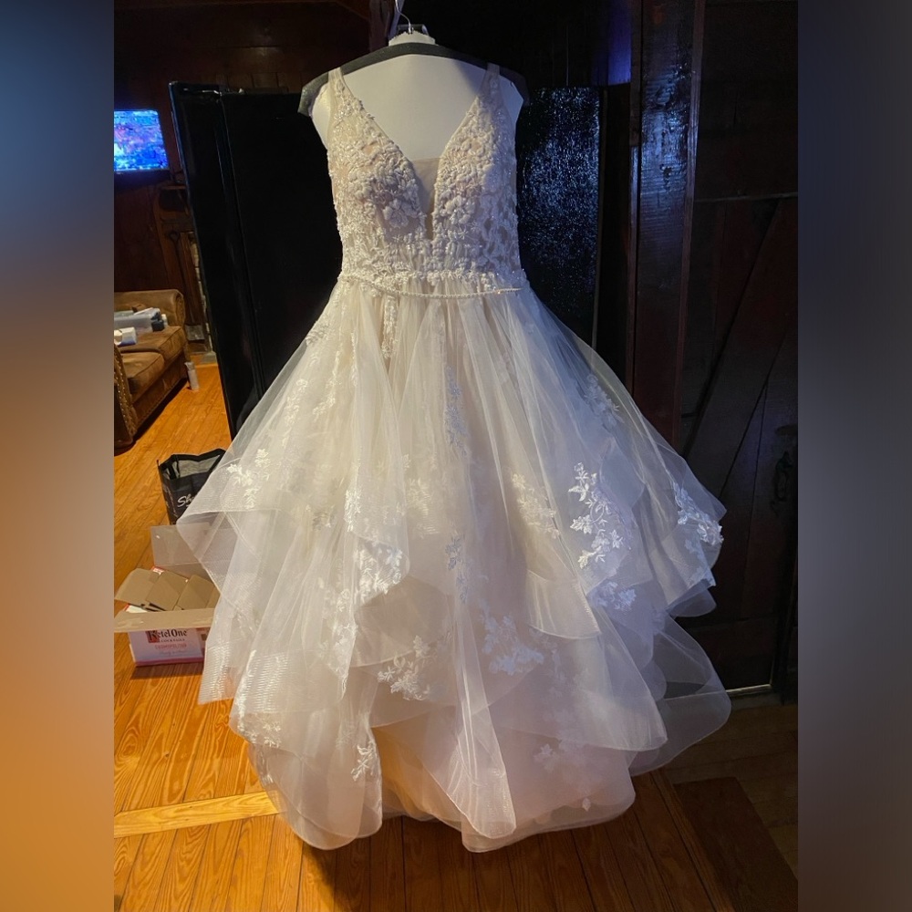 HALF PRICE Kleinfeld Wedding Gown - Martina Liana
